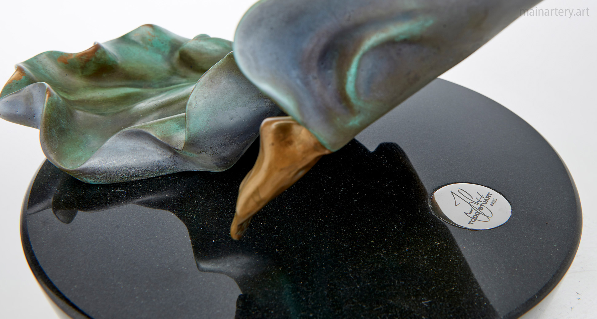 freestanding bronze realistic interior sculpture image