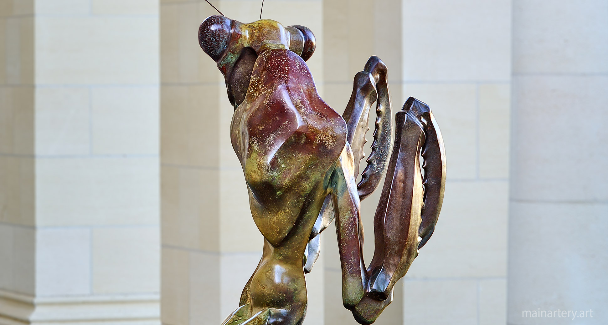 outdoor metal nature inspired praying mantis artwork image